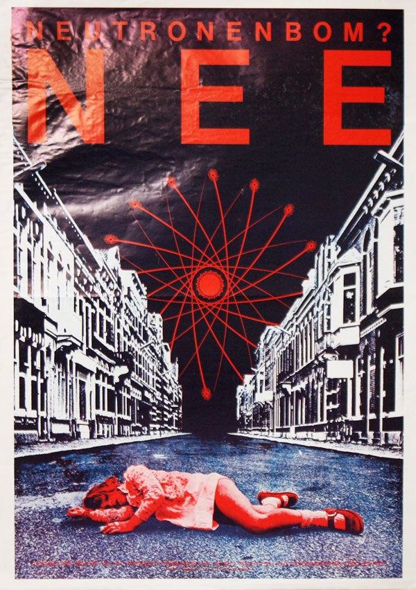 Item #34366] Poster: Neutronenbom? Nee [Neutronbomb? No]. STUDENTEN RAAD DRIENERLO, Edwin de...