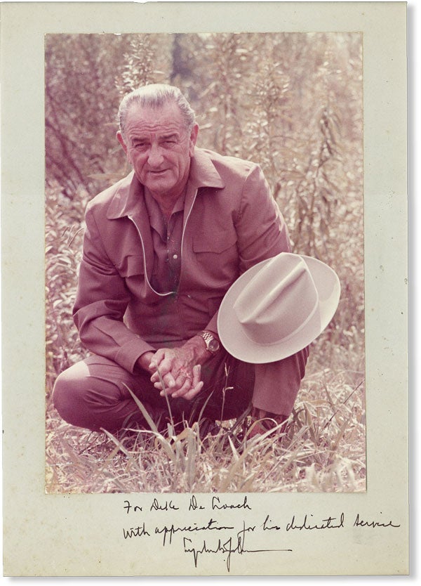 Color photographic portrait, inscribed to Cartha De Loach. PRESIDENTIAL AUTOGRAPHS, Lyndon Baines JOHNSON.
